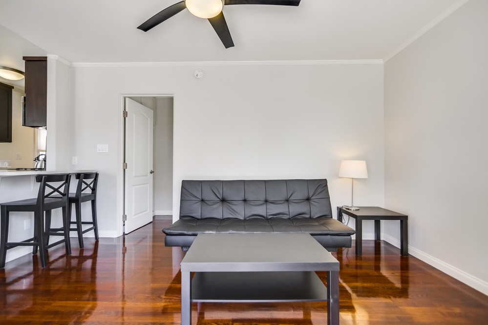 Virtual tour photo 4 of 25 for 805 Manhattan Court
