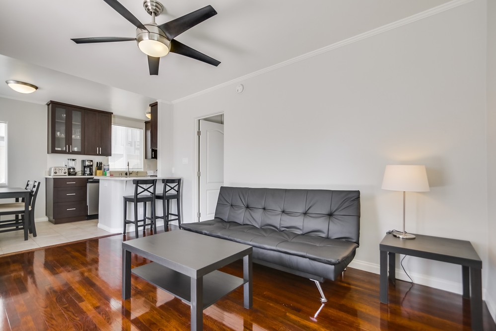 Virtual tour photo 5 of 25 for 805 Manhattan Court