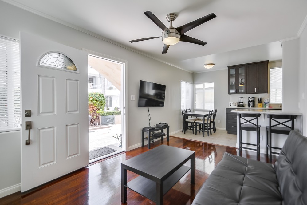 Virtual tour photo 7 of 25 for 805 Manhattan Court