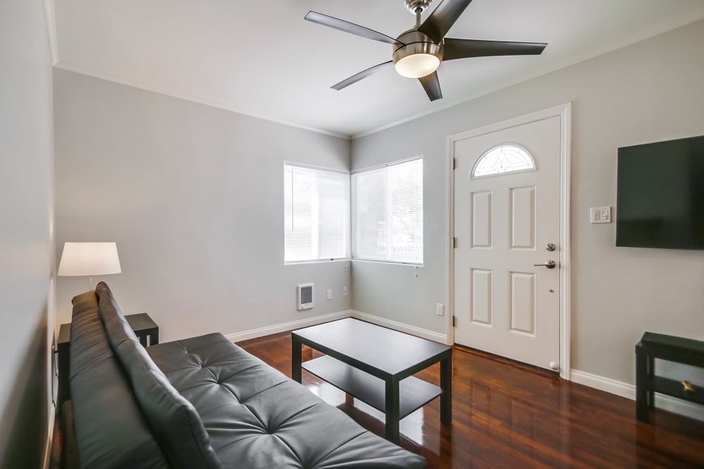 Virtual tour photo 8 of 25 for 805 Manhattan Court