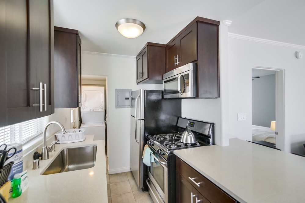Virtual tour photo 15 of 25 for 805 Manhattan Court