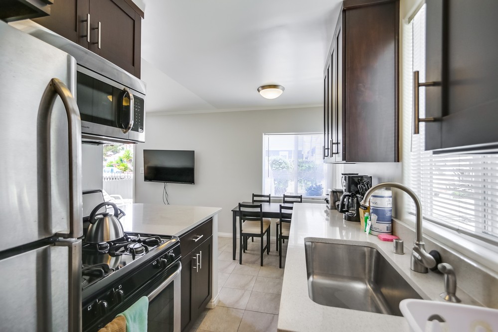 Virtual tour photo 16 of 25 for 805 Manhattan Court