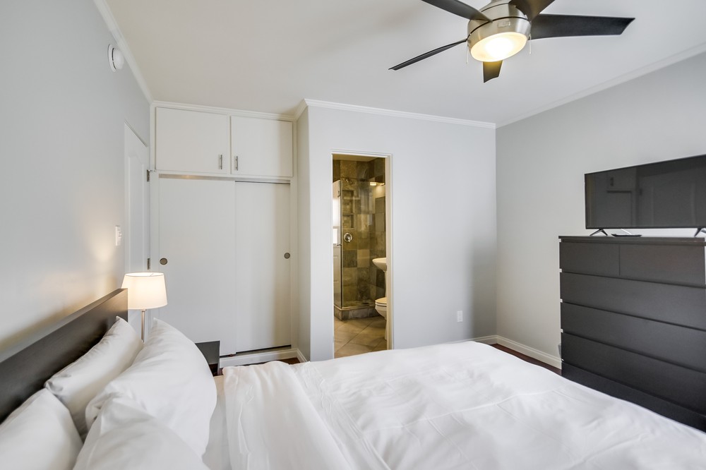 Virtual tour photo 21 of 25 for 805 Manhattan Court