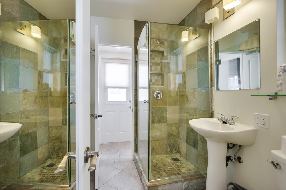 Virtual tour photo 22 of 25 for 805 Manhattan Court