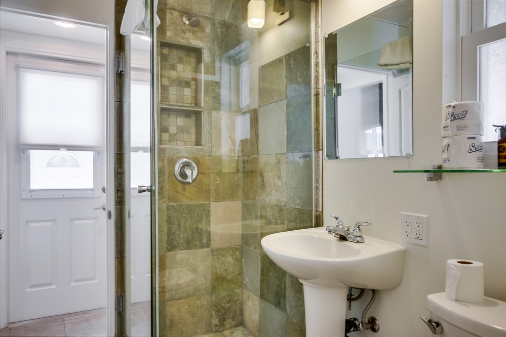 Virtual tour photo 23 of 25 for 805 Manhattan Court