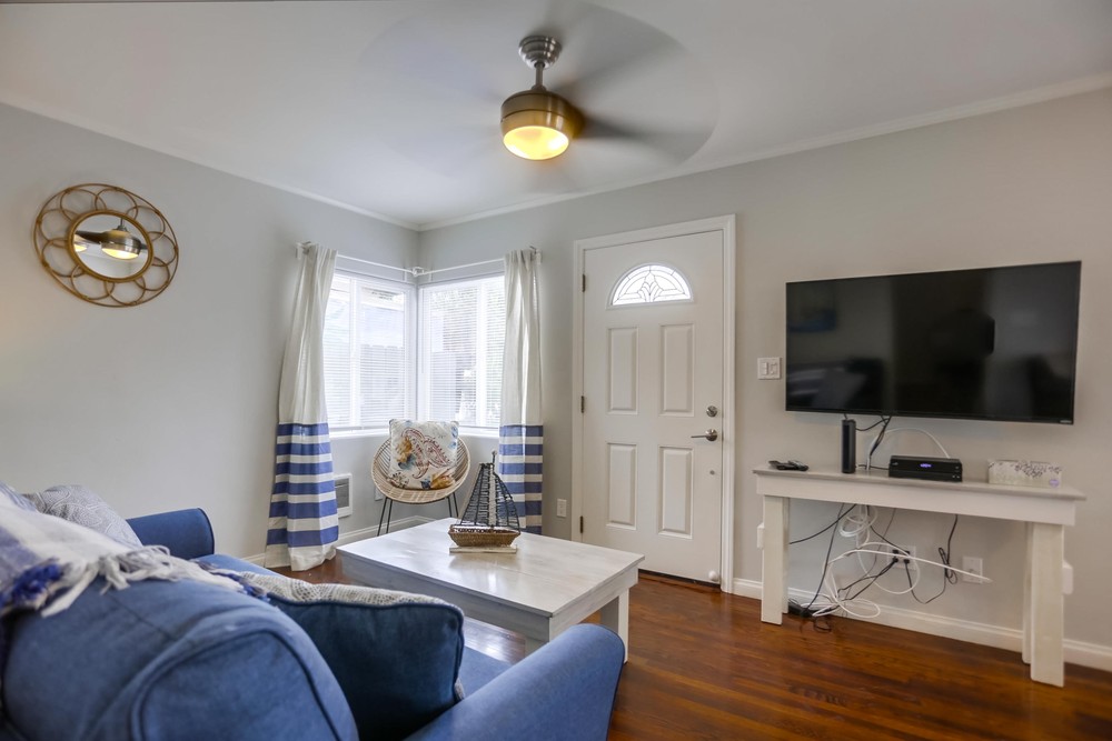 Virtual tour photo 7 of 29 for 805 Manhattan Ct