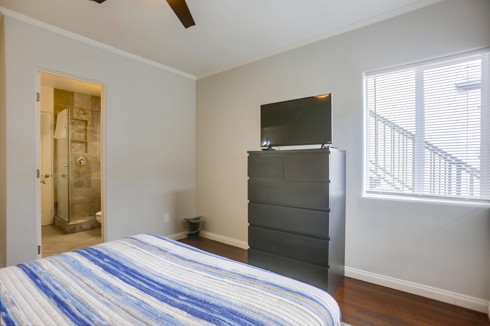 Virtual tour photo 19 of 29 for 805 Manhattan Ct