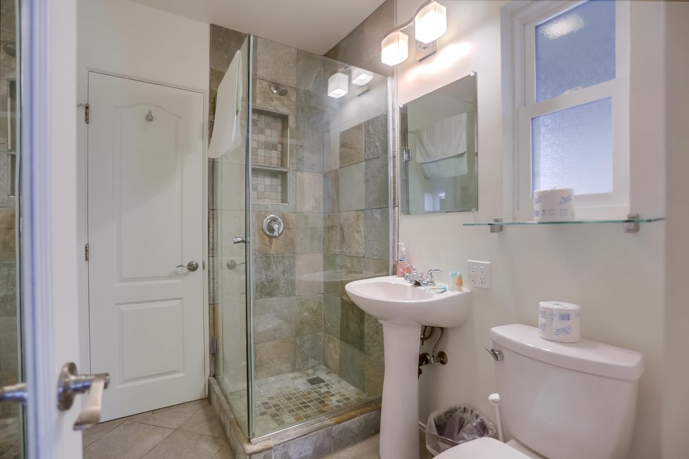 Virtual tour photo 20 of 29 for 805 Manhattan Ct