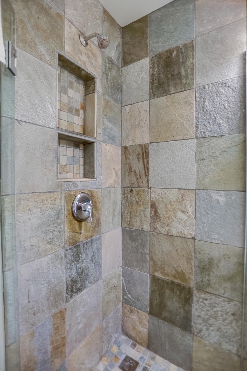 Virtual tour photo 21 of 29 for 805 Manhattan Ct