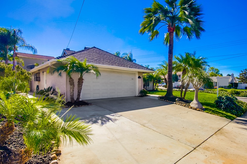 Virtual tour photo 3 of 53 for 8059 Lake Cayuga Dr