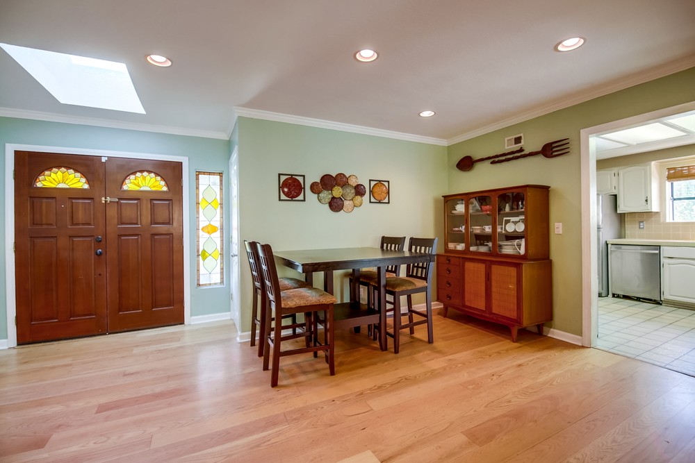 Virtual tour photo 9 of 53 for 8059 Lake Cayuga Dr