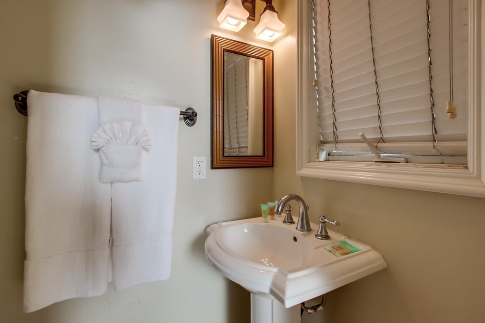 Virtual tour photo 13 of 46 for 806 Liverpool Ct