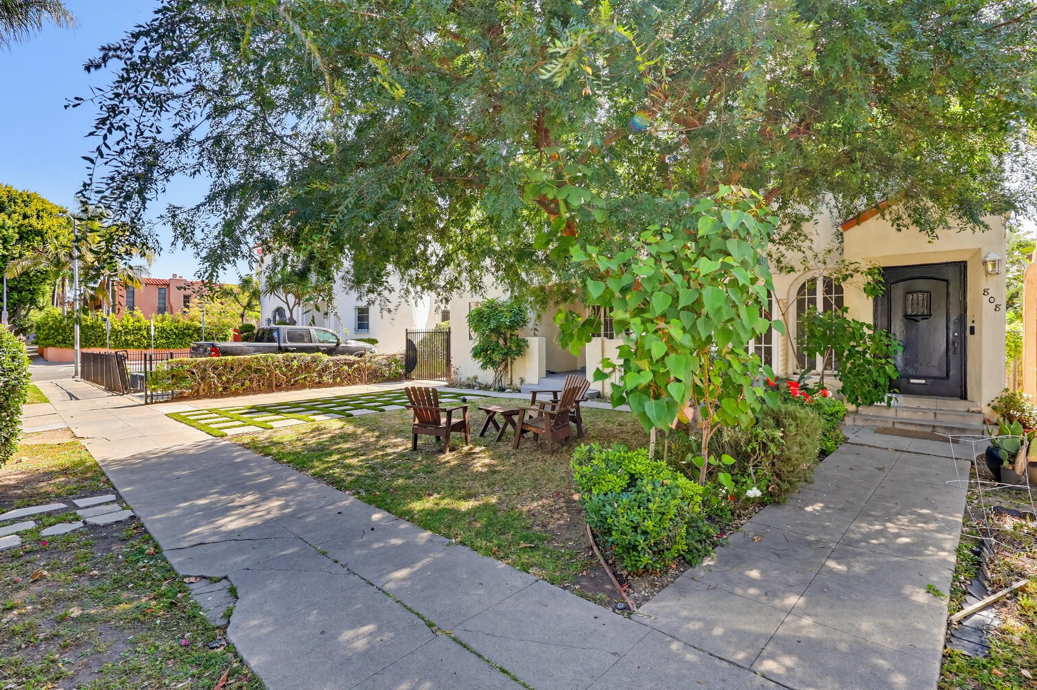 Virtual tour photo 4 of 66 for 806 S Detroit St