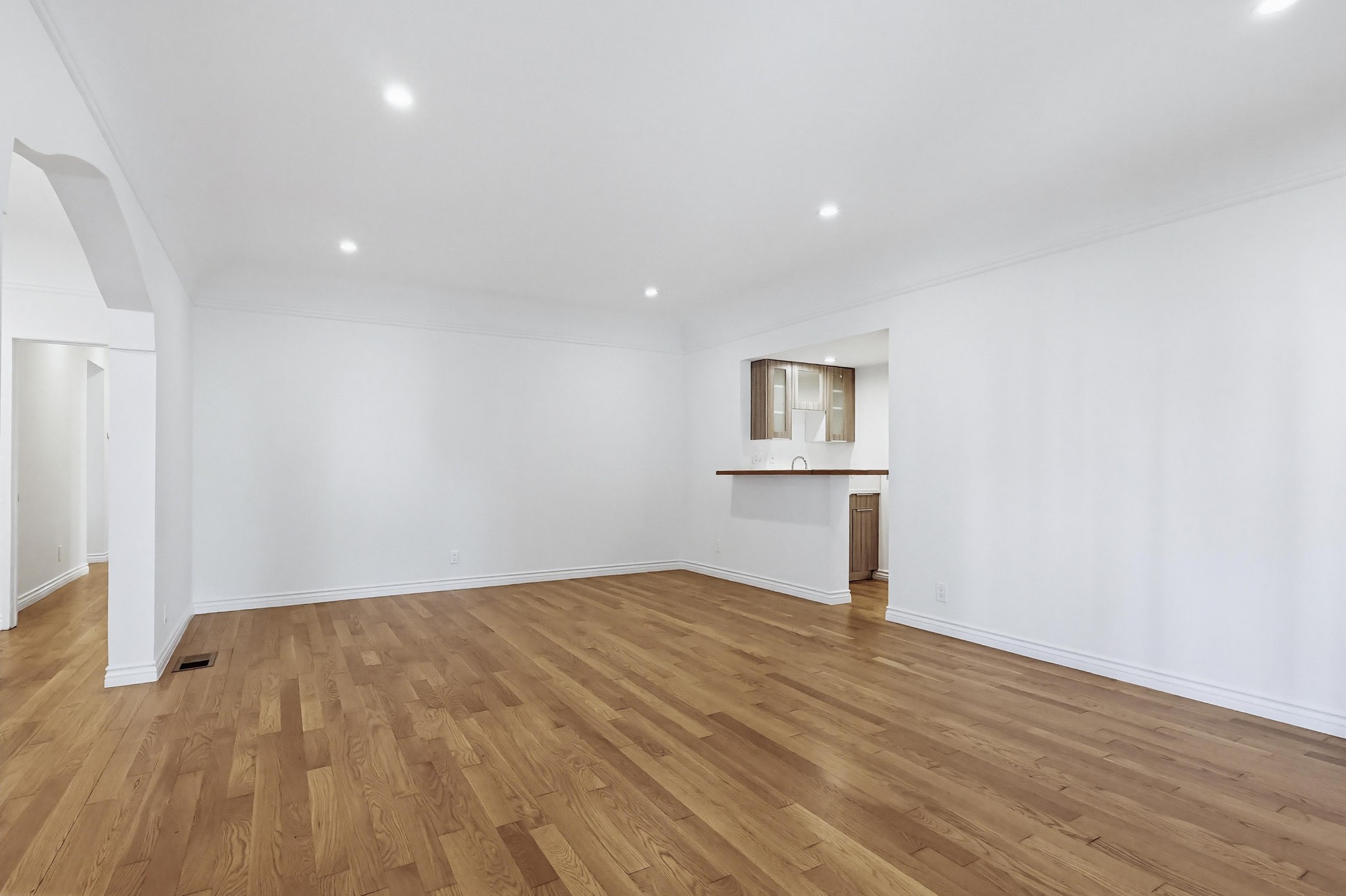 Virtual tour photo 9 of 66 for 806 S Detroit St