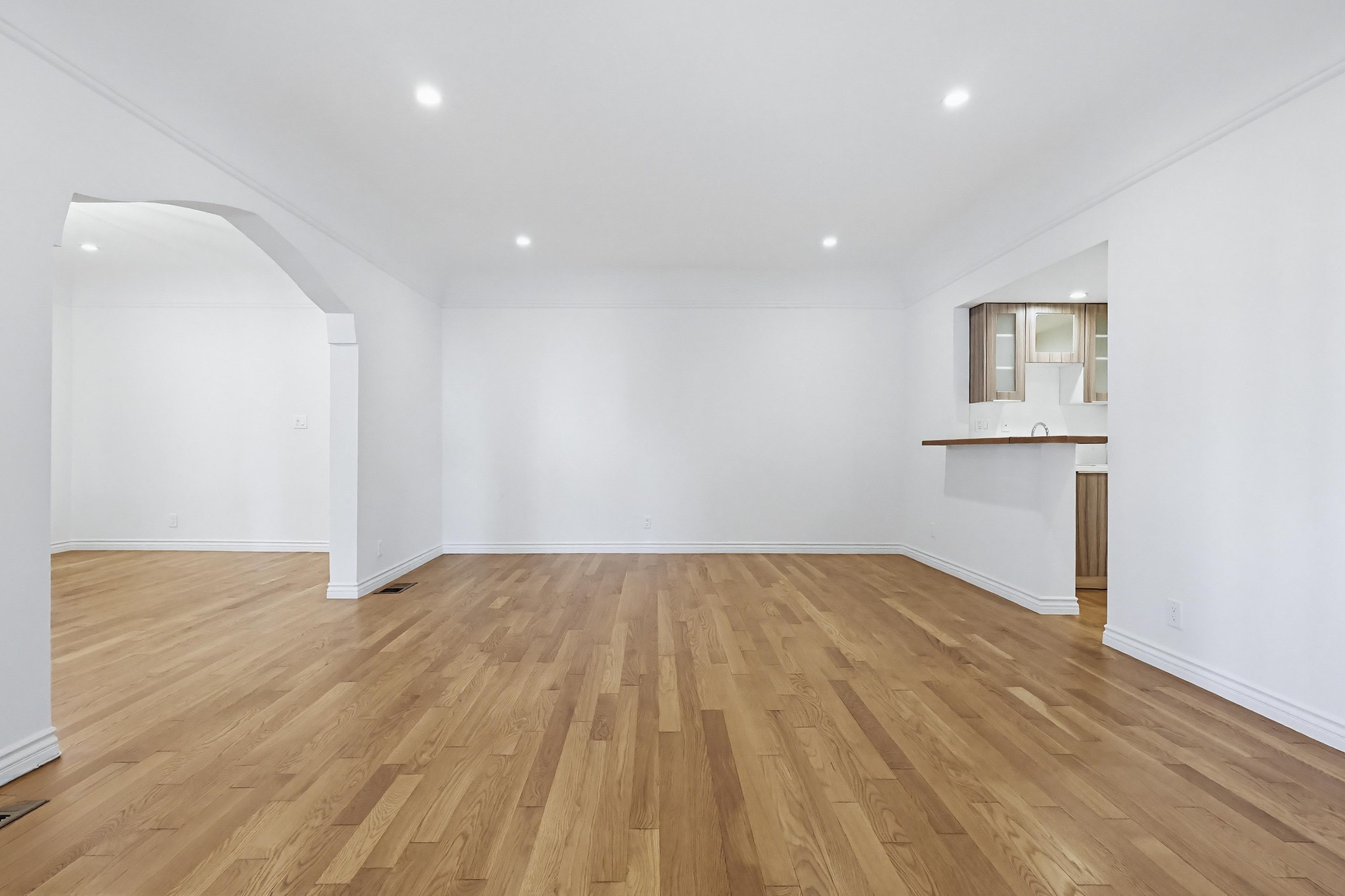 Virtual tour photo 10 of 66 for 806 S Detroit St