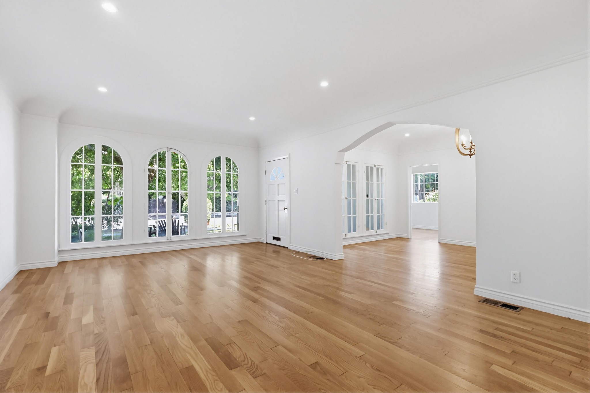Virtual tour photo 12 of 66 for 806 S Detroit St