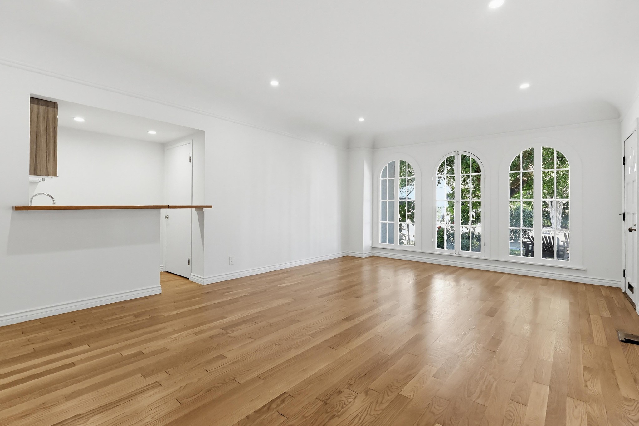 Virtual tour photo 14 of 66 for 806 S Detroit St