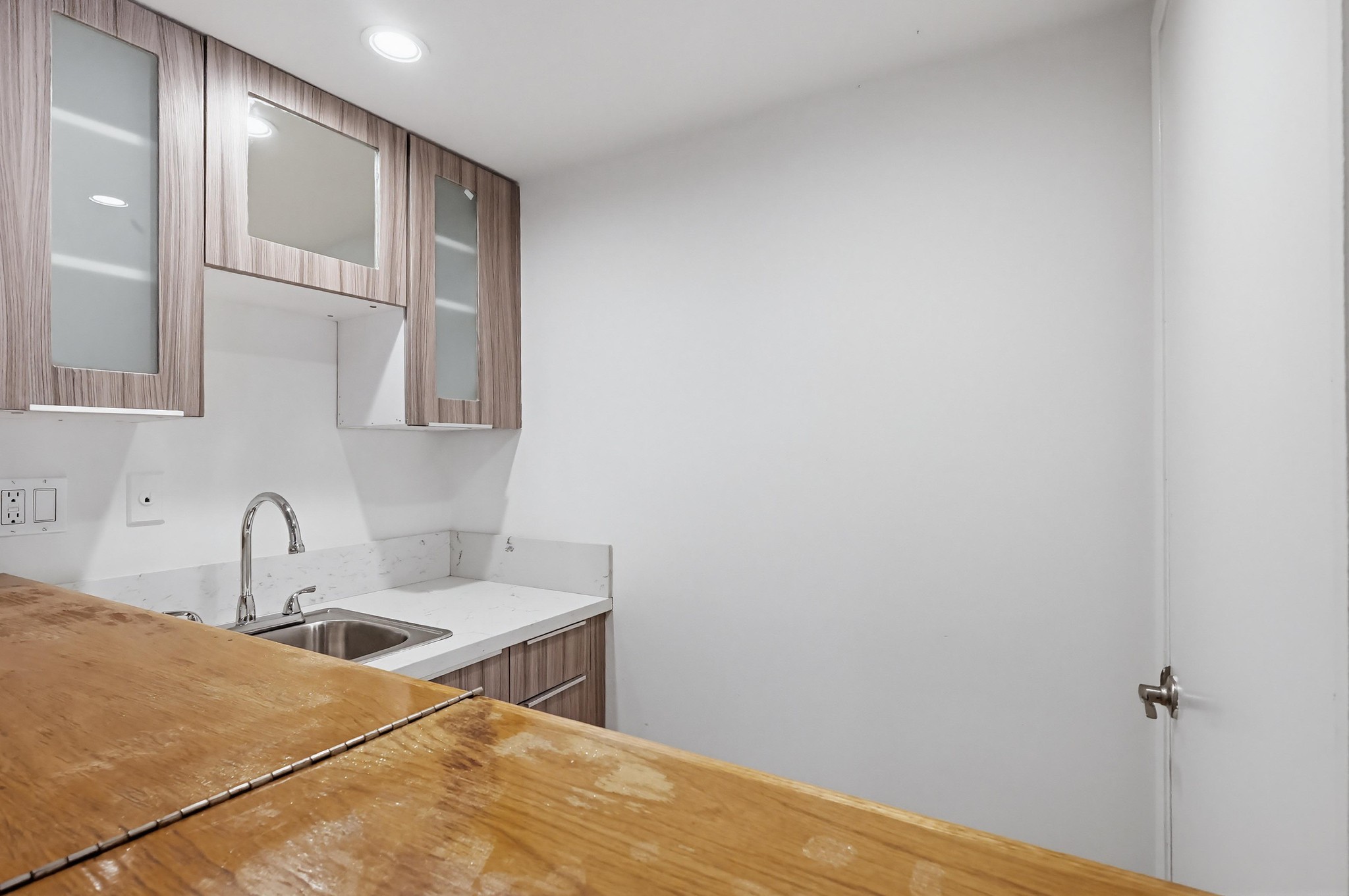 Virtual tour photo 17 of 66 for 806 S Detroit St