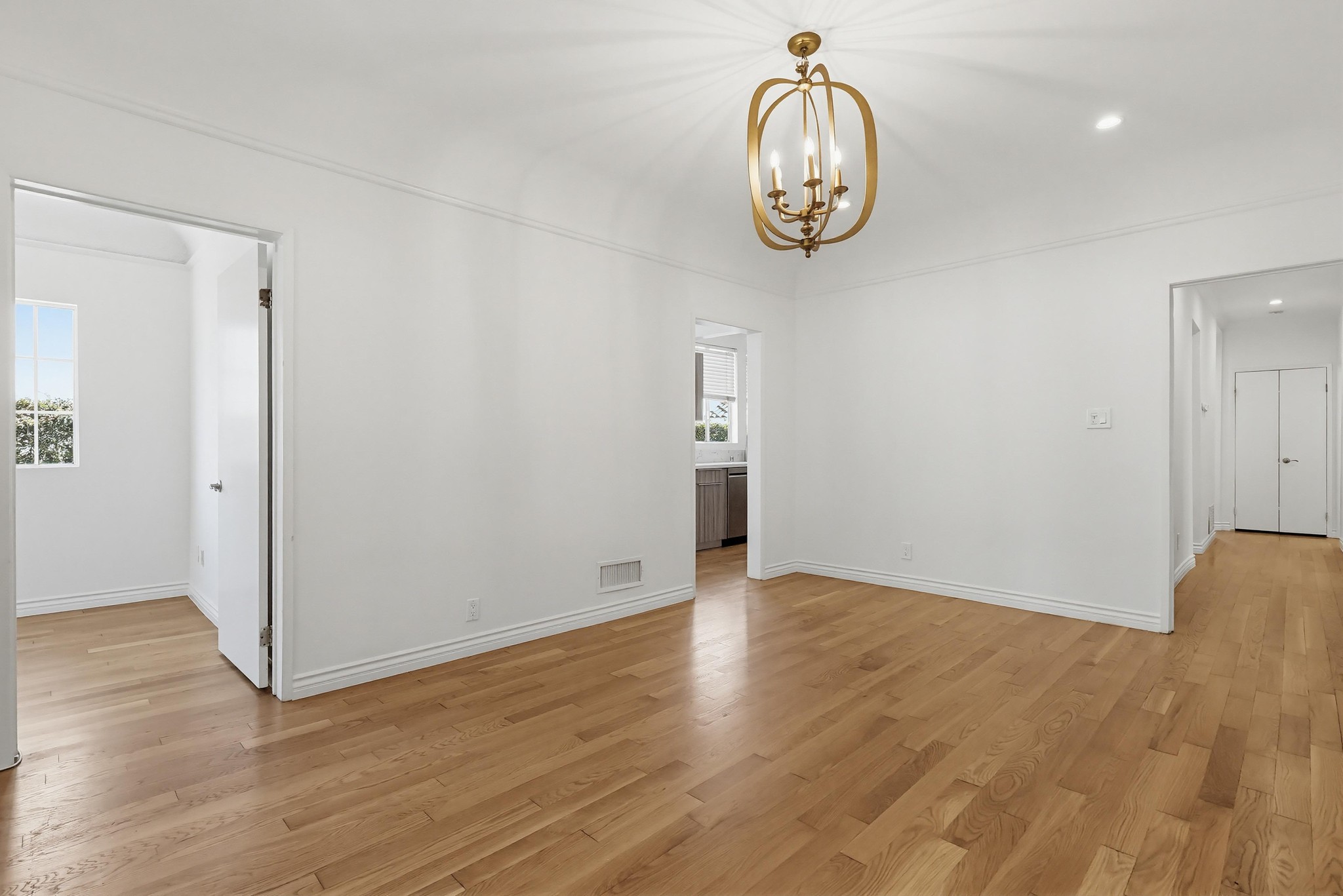 Virtual tour photo 21 of 66 for 806 S Detroit St