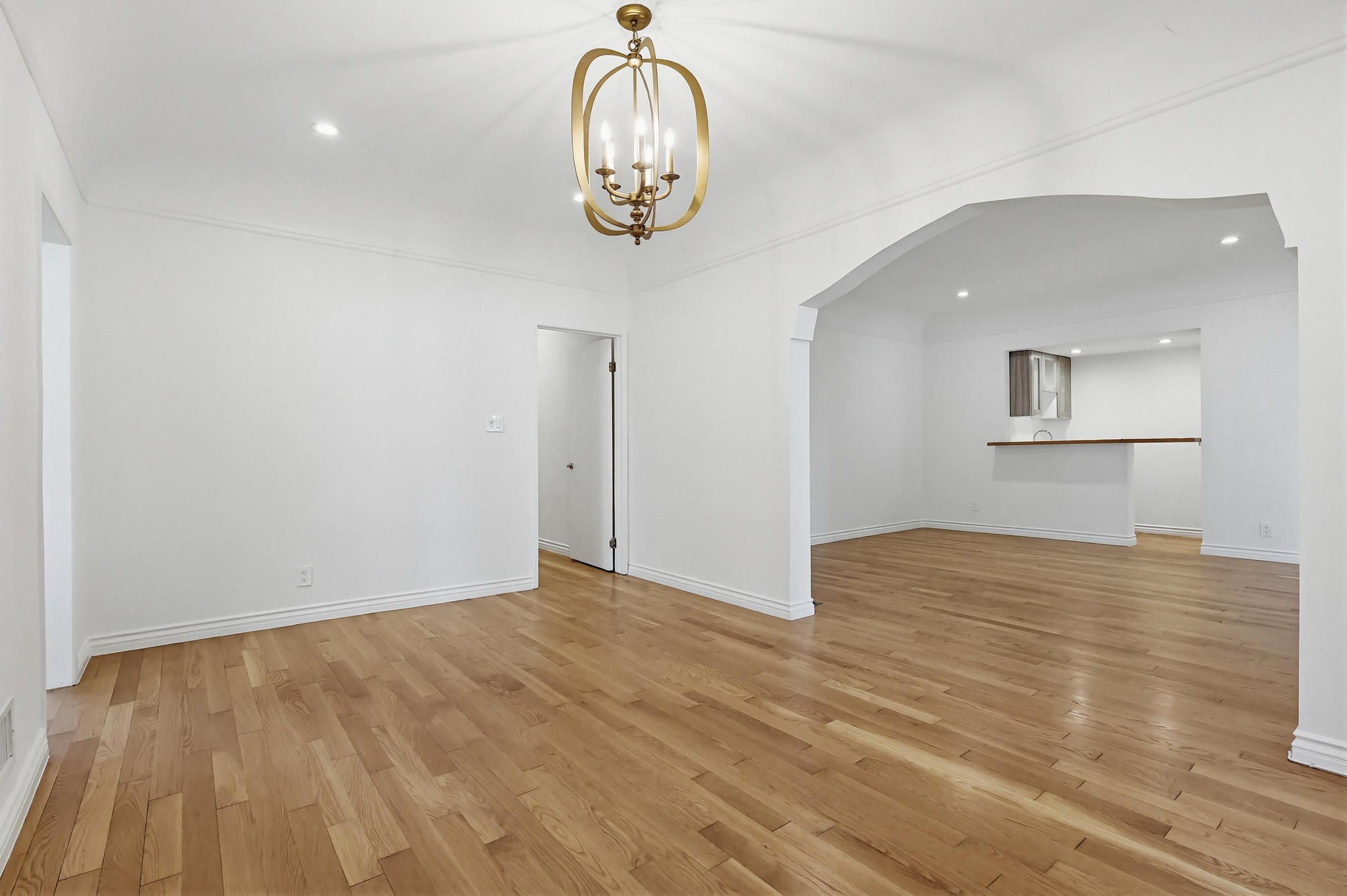 Virtual tour photo 22 of 66 for 806 S Detroit St