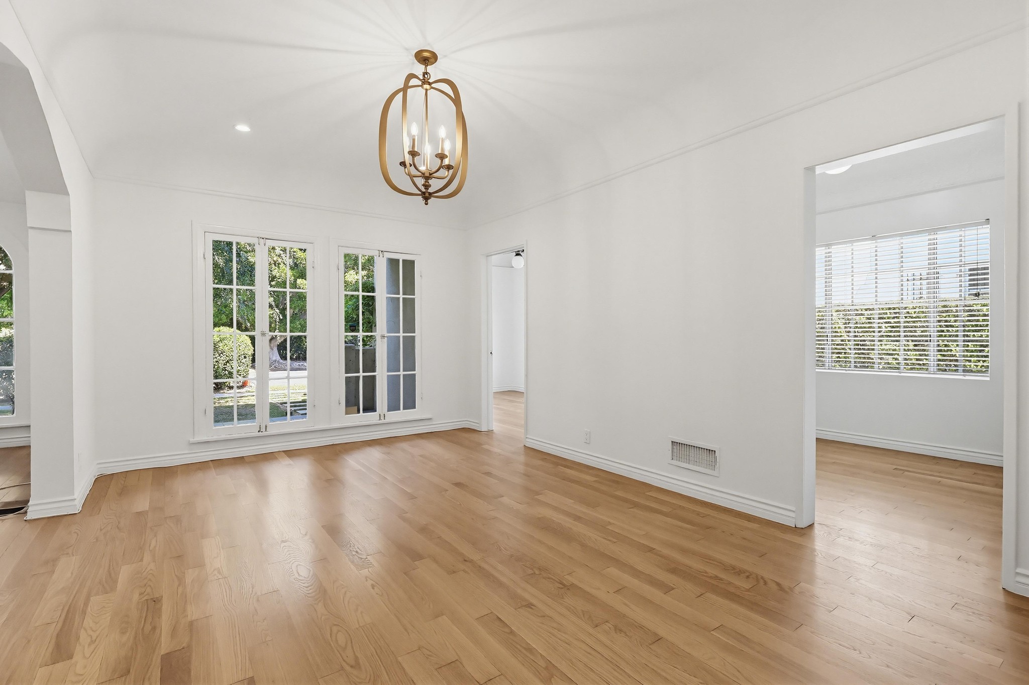 Virtual tour photo 24 of 66 for 806 S Detroit St
