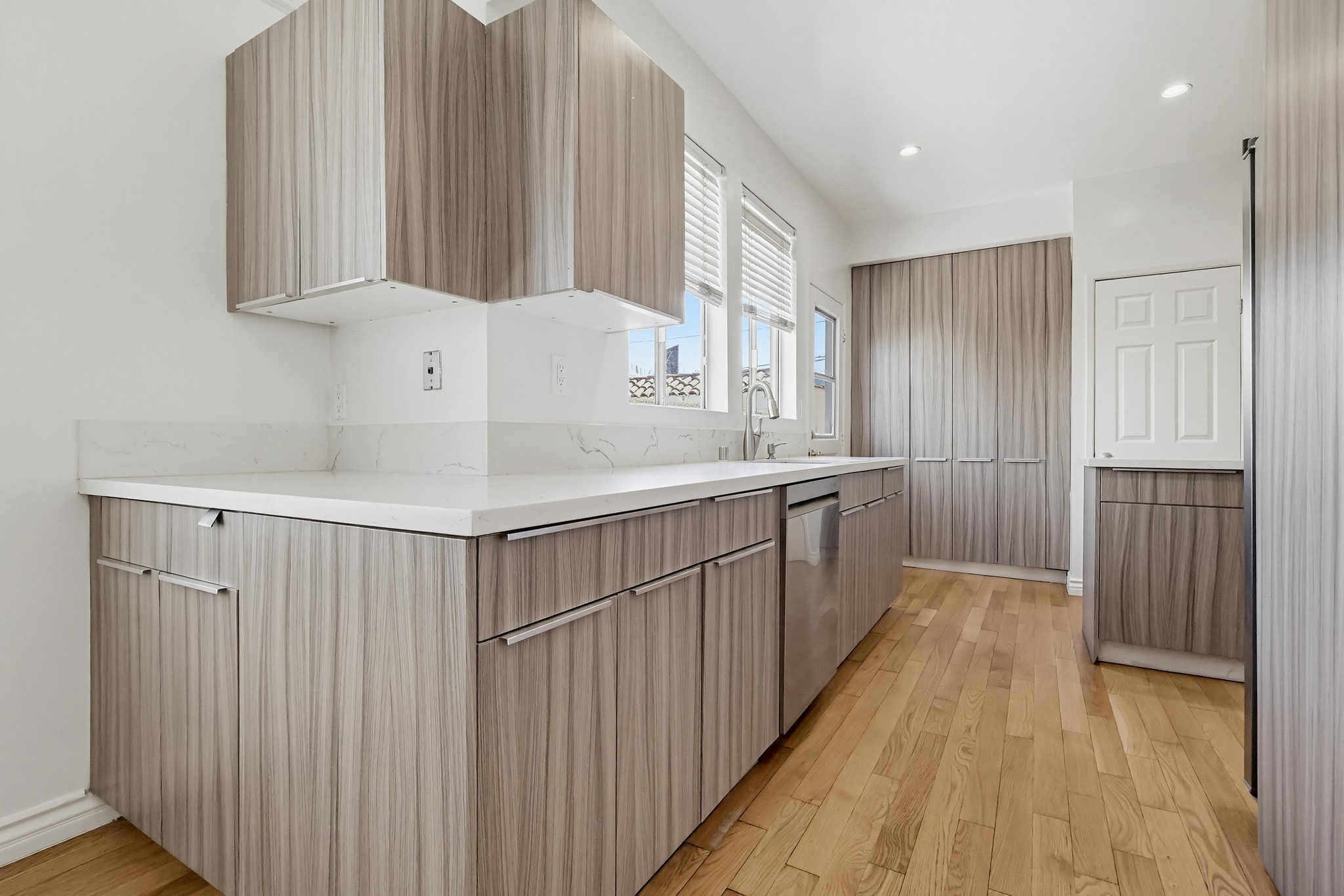 Virtual tour photo 34 of 66 for 806 S Detroit St