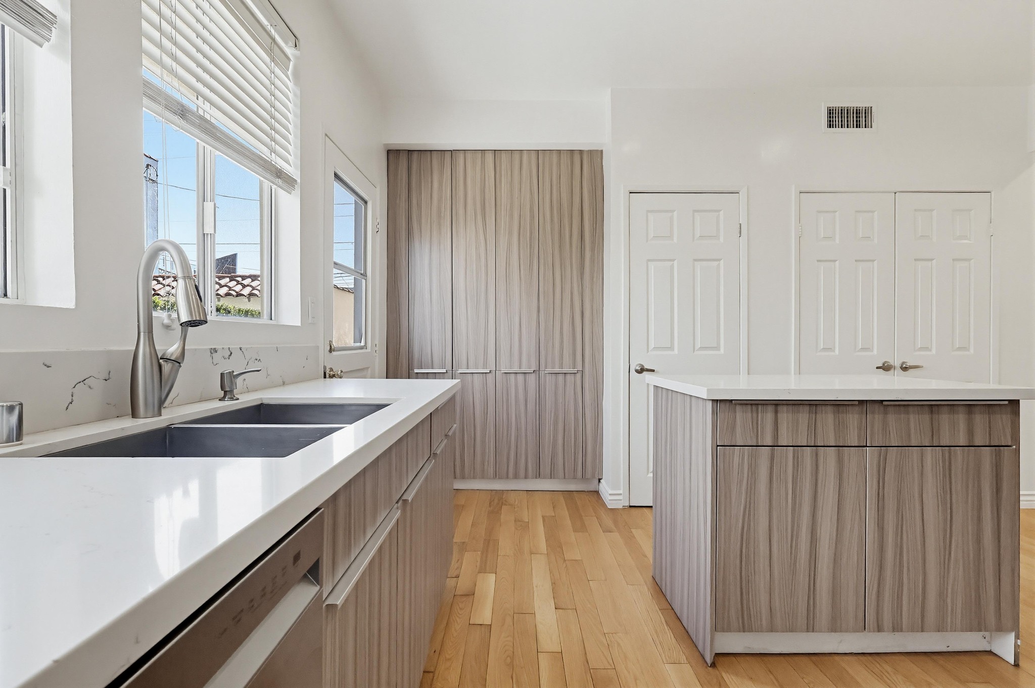 Virtual tour photo 35 of 66 for 806 S Detroit St