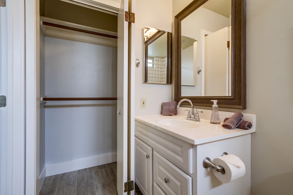 Virtual tour photo 21 of 25 for 806 San Luis Rey Pl