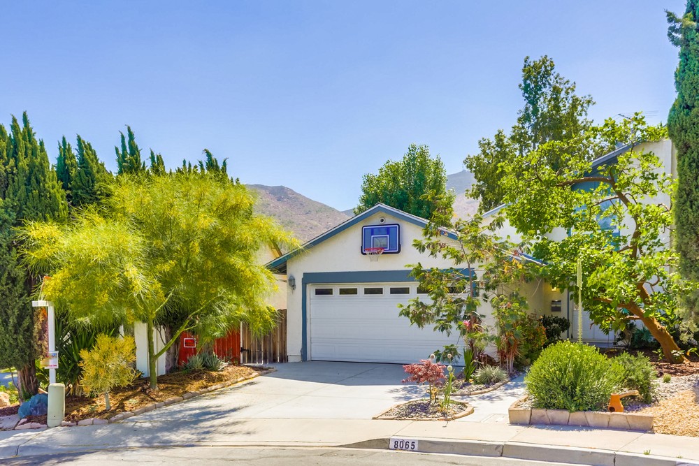 Virtual tour photo 3 of 34 for 8065 El Extenso Ct