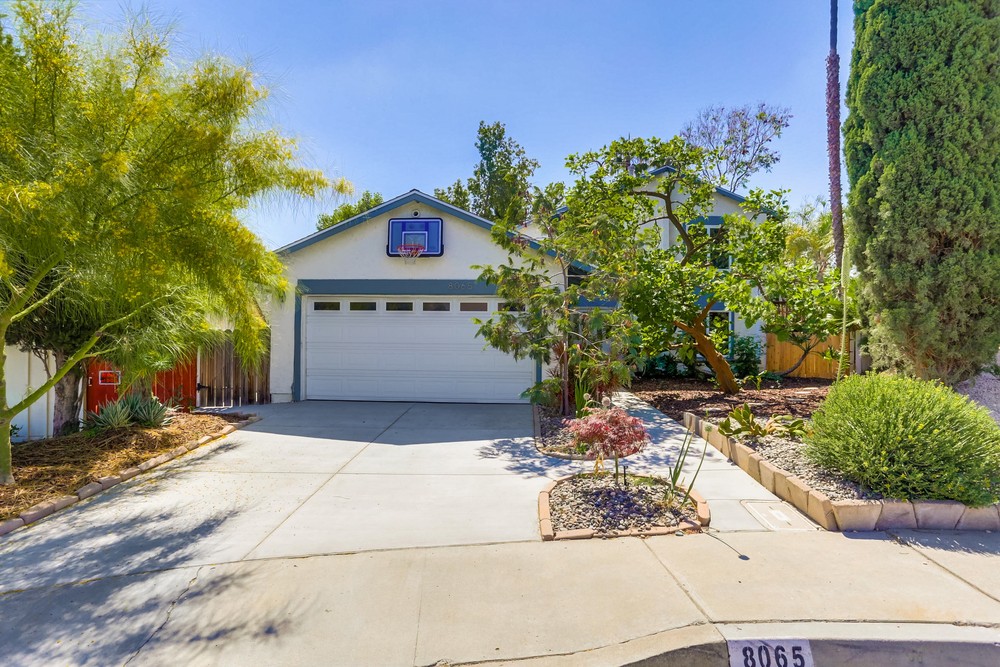 Virtual tour photo 4 of 34 for 8065 El Extenso Ct