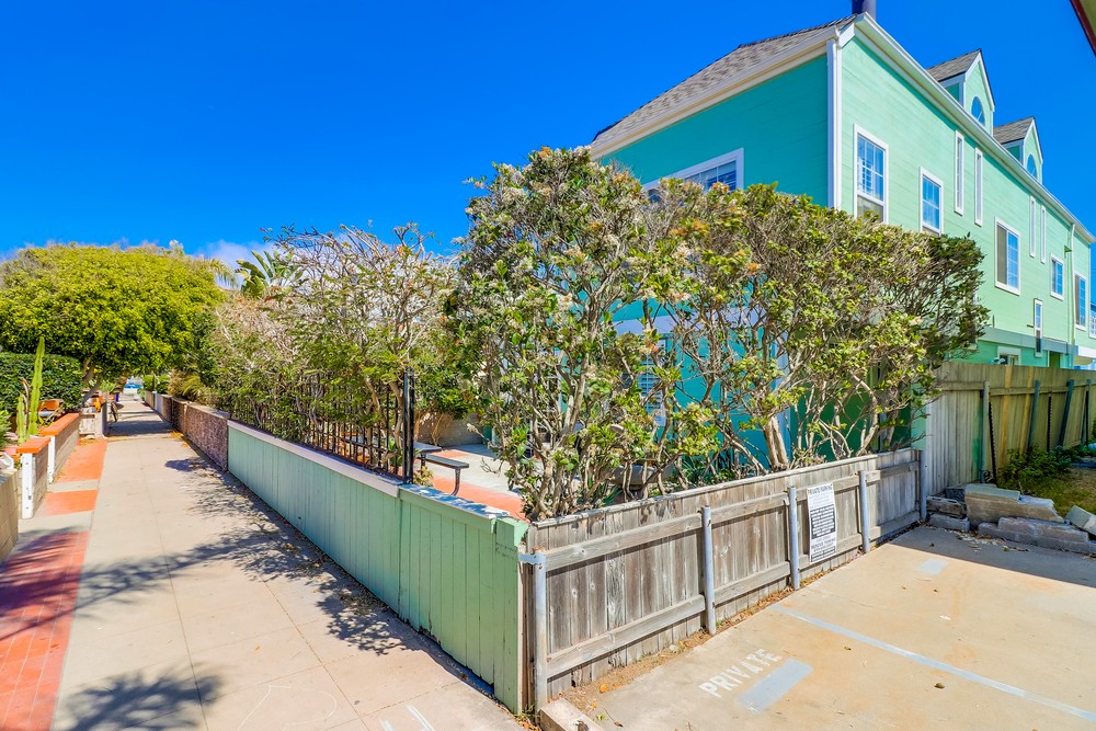Virtual tour photo 4 of 49 for 807 Cohasset Ct #1