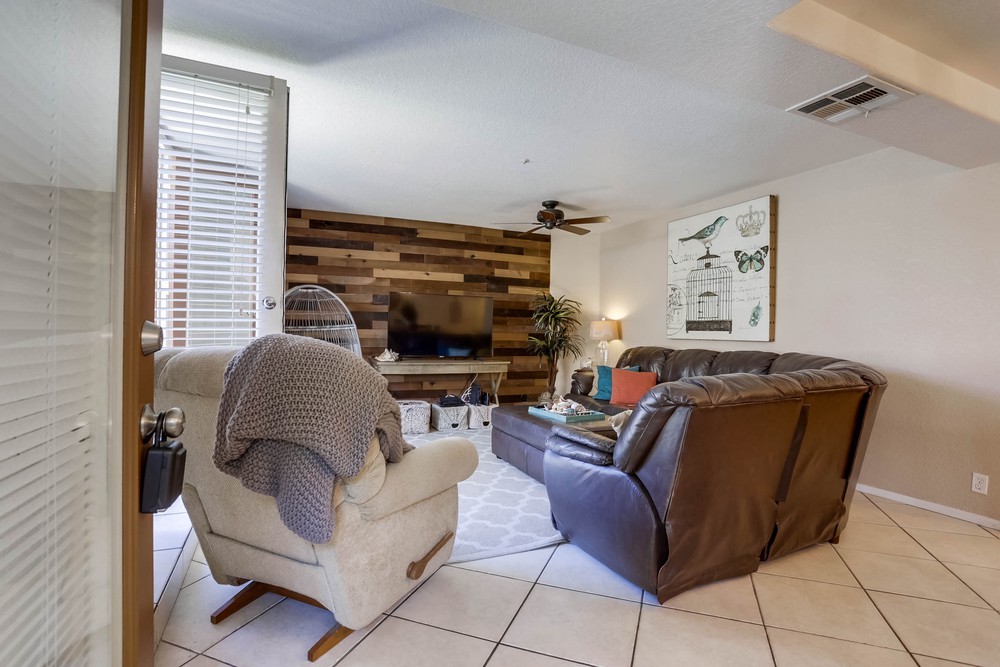 Virtual tour photo 5 of 30 for 807 Devon Court