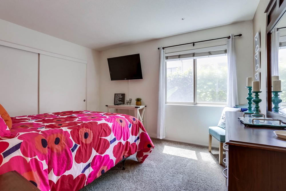 Virtual tour photo 23 of 30 for 807 Devon Court