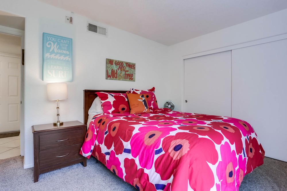 Virtual tour photo 24 of 30 for 807 Devon Court