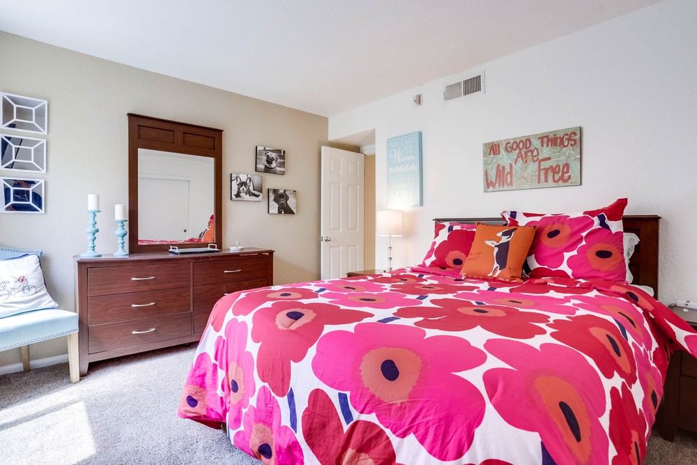 Virtual tour photo 25 of 30 for 807 Devon Court