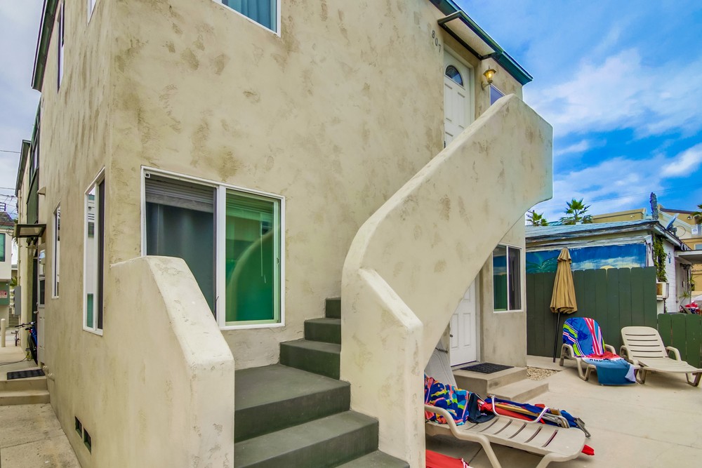 Virtual tour photo 1 of 34 for 807 Manhattan Ct