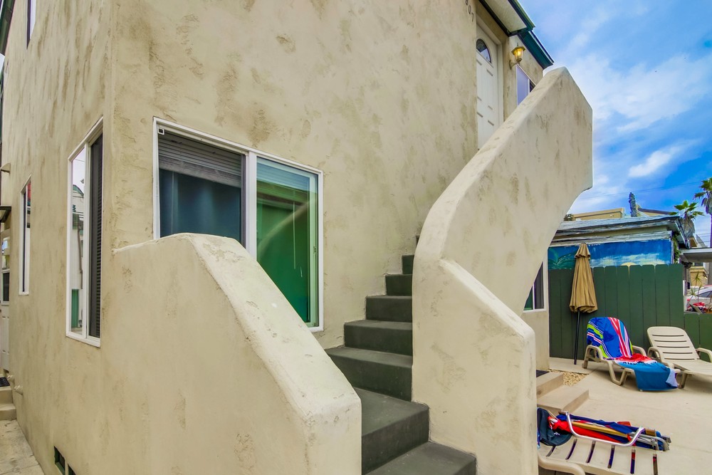 Virtual tour photo 3 of 34 for 807 Manhattan Ct