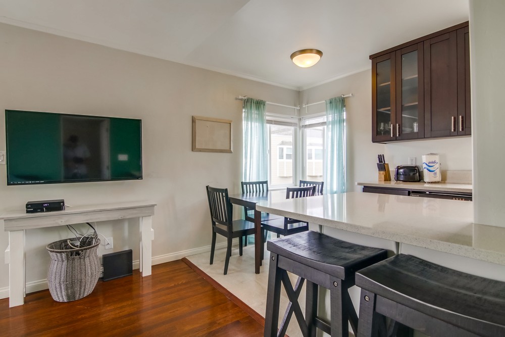 Virtual tour photo 12 of 34 for 807 Manhattan Ct