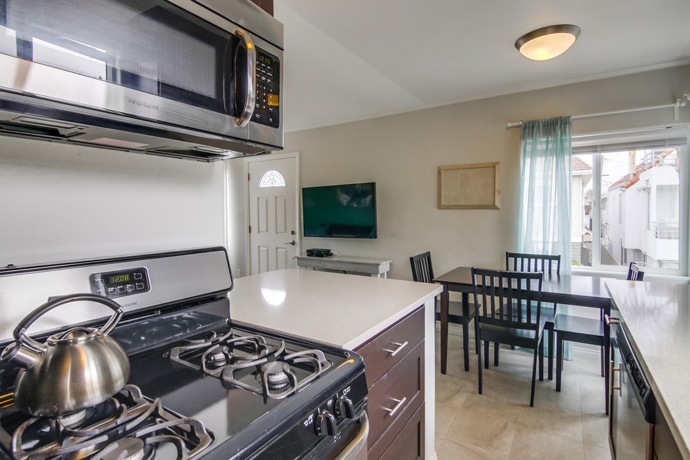 Virtual tour photo 26 of 34 for 807 Manhattan Ct