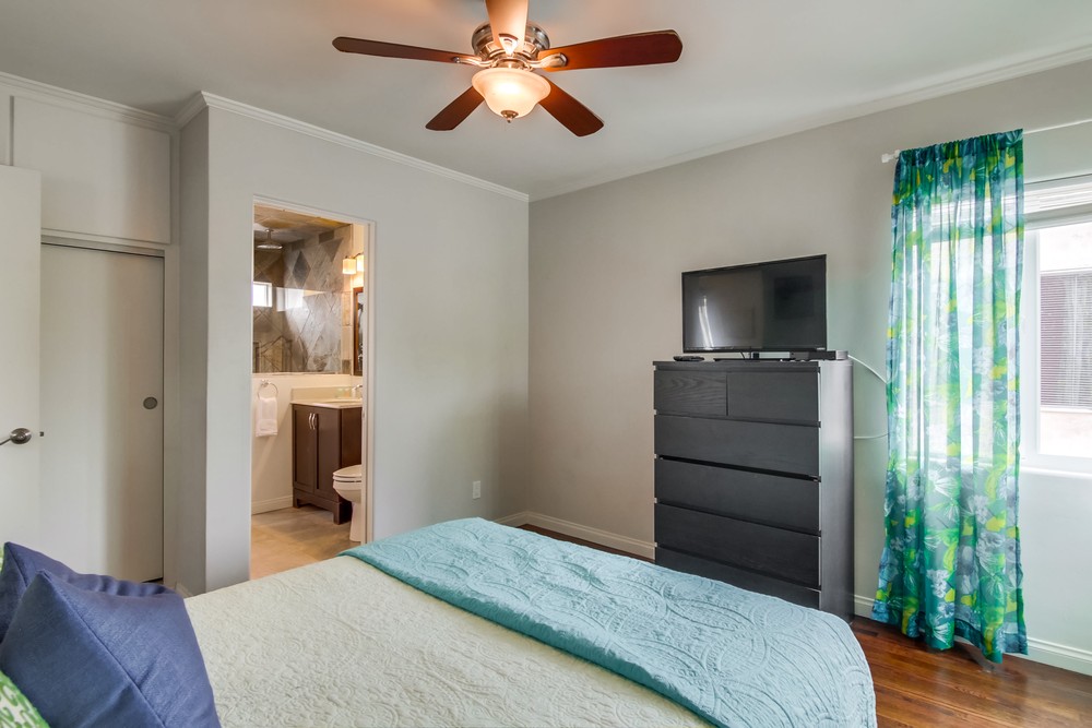 Virtual tour photo 28 of 34 for 807 Manhattan Ct