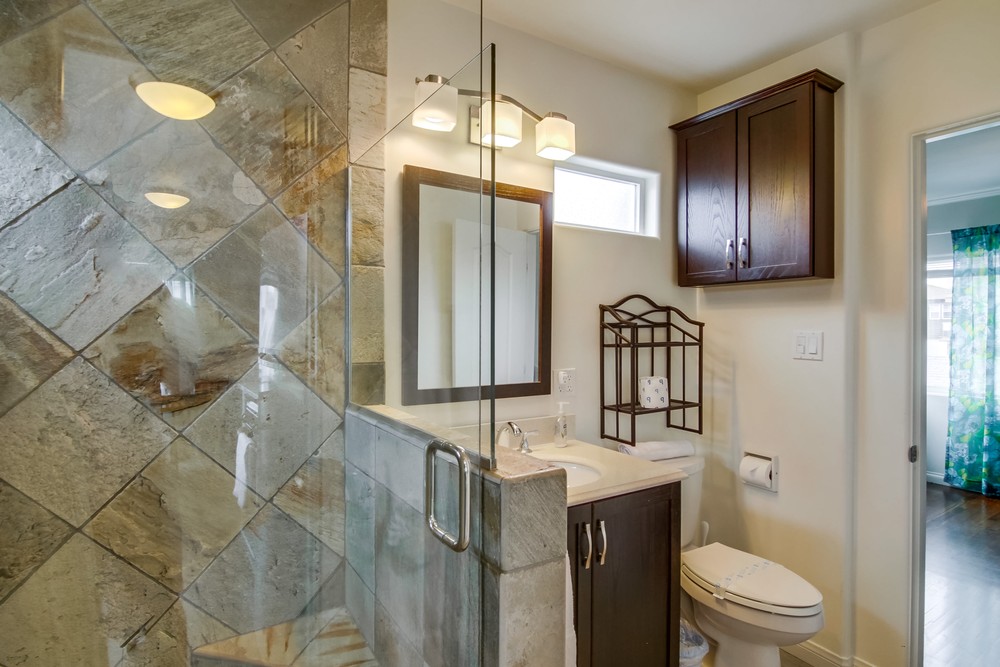 Virtual tour photo 31 of 34 for 807 Manhattan Ct