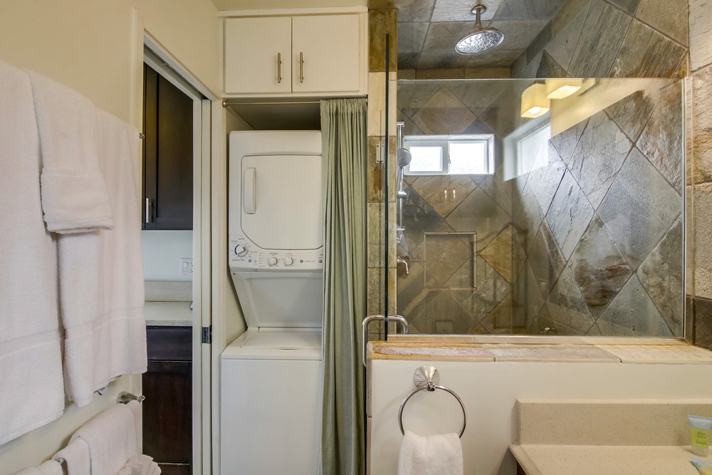 Virtual tour photo 33 of 34 for 807 Manhattan Ct