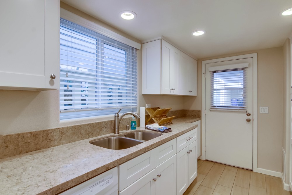 Virtual tour photo 21 of 39 for 807 Nahant Ct