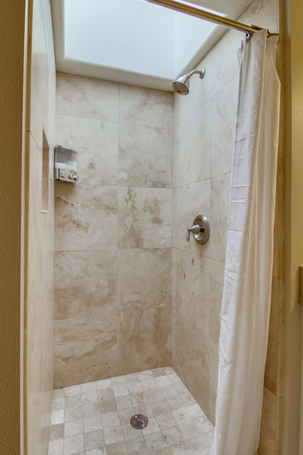 Virtual tour photo 25 of 39 for 807 Nahant Ct
