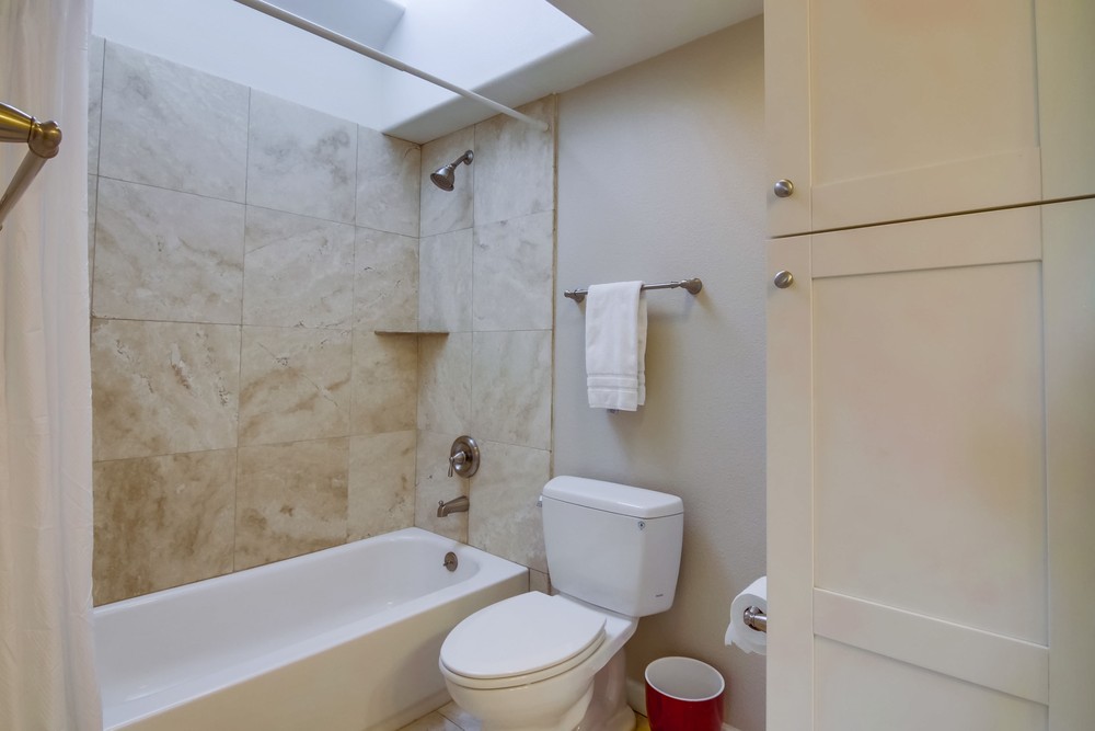 Virtual tour photo 31 of 39 for 807 Nahant Ct