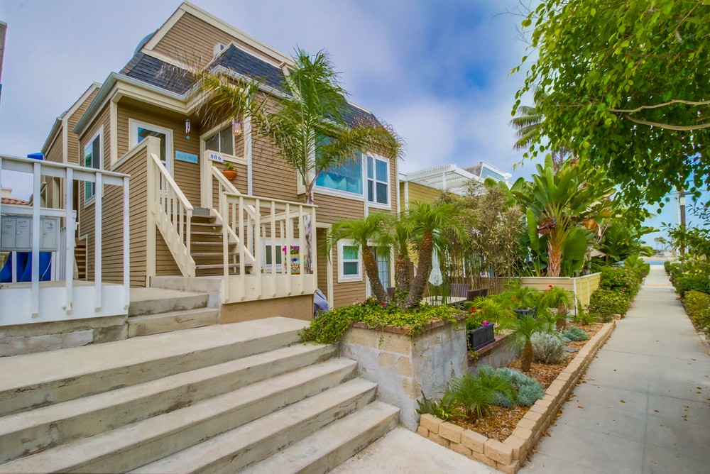Virtual tour photo 1 of 41 for 808 Monterey Ct