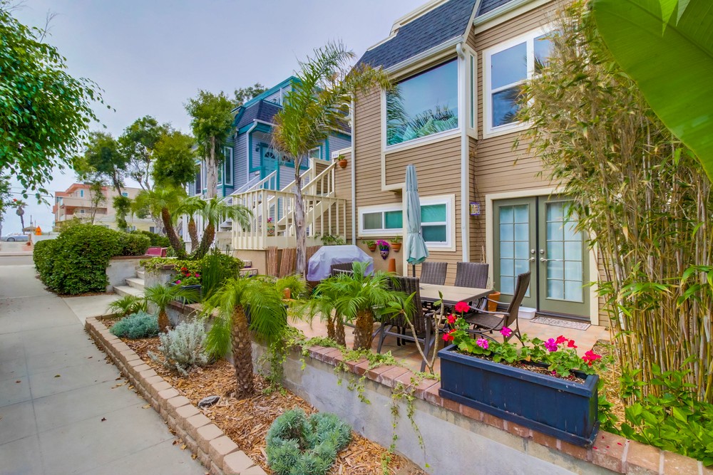 Virtual tour photo 3 of 41 for 808 Monterey Ct