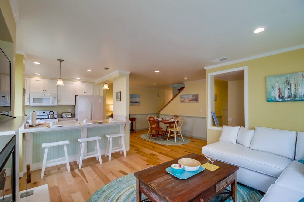 Virtual tour photo 8 of 41 for 808 Monterey Ct