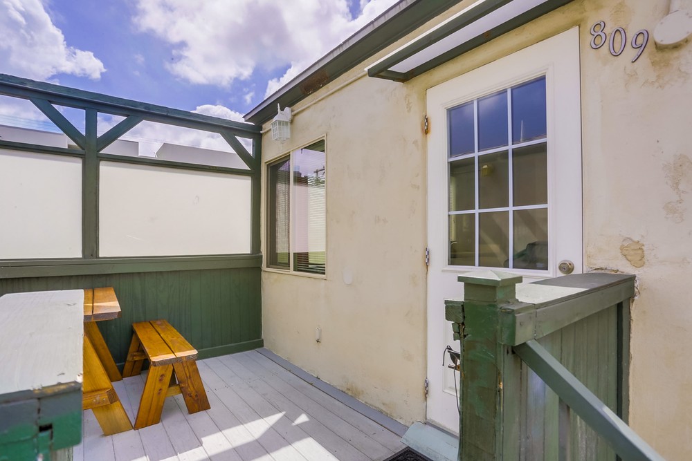 Virtual tour photo 3 of 28 for 809 Manhattan Ct