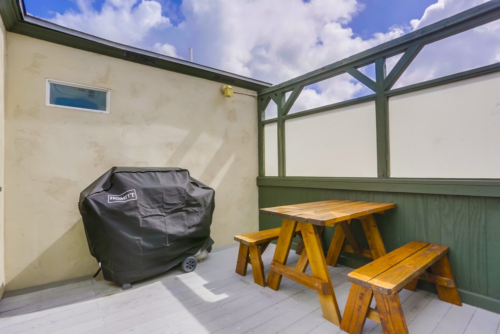 Virtual tour photo 5 of 28 for 809 Manhattan Ct